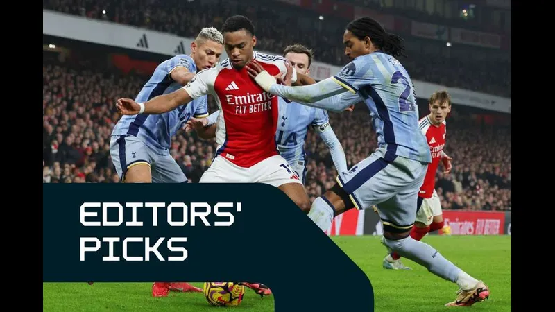 Cầu thủ đội Tegevajaro Miyazaki cố gắng vượt qua phòng ngự của đội Kagoshima Utd Cầu thủ đội Tegevajaro Miyazaki cố gắng vượt qua phòng ngự của đội Kagoshima Utd