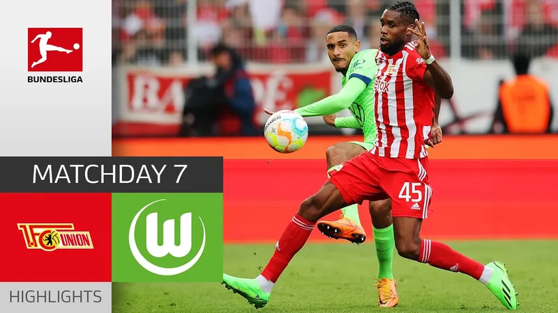 Cầu thủ của Wolfsburg vượt qua hậu vệ của Union Berlin trong trận đấu Cầu thủ của Wolfsburg vượt qua hậu vệ của Union Berlin trong trận đấu
