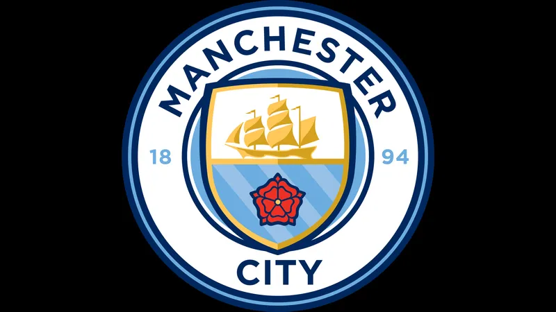 Cầu thủ Man City chạy nhanh với bóng trước sự truy đuổi từ cầu thủ Arsenal Cầu thủ Man City chạy nhanh với bóng trước sự truy đuổi từ cầu thủ Arsenal